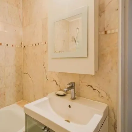 Parisian 1br Close To The Eiffel Tower Apartment